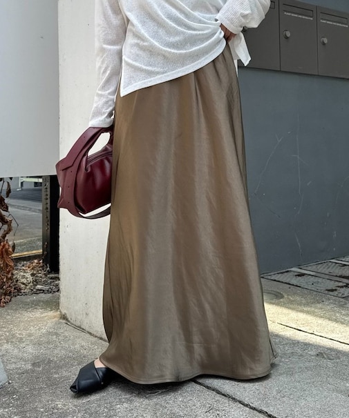 サテンスカート