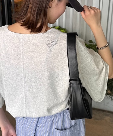 シアースラブワンポイント刺繍オーバー半袖Tee