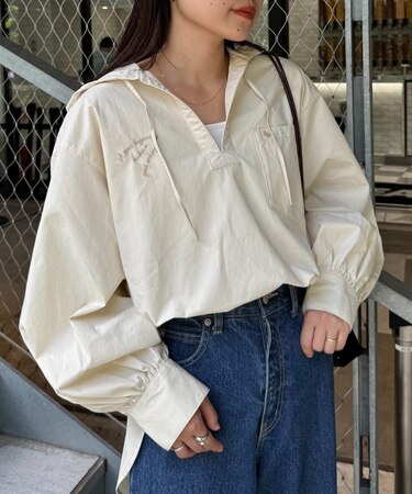 ロゴ刺繍スキッパーフーディーシャツ