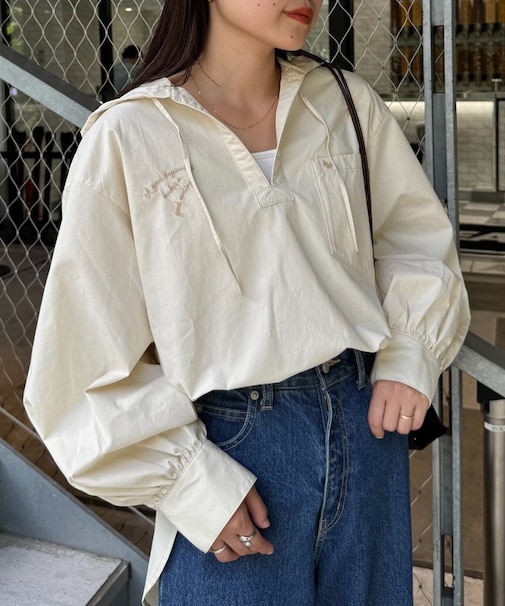 ロゴ刺繍スキッパーフーディーシャツ