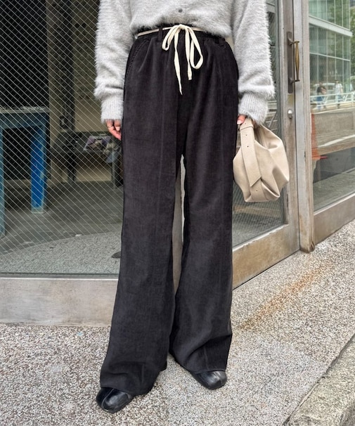 【スタイルアップ】紐ベルト付きベロアフレアパンツ