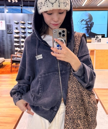 【UNISEX】アシッドウォッシュ加工ロゴジップパーカー