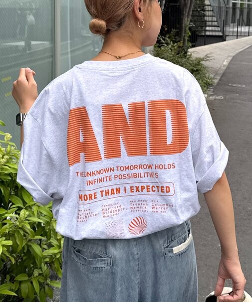 【ユニセックス】アソートフィクトグラフィックTee