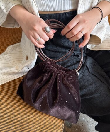 カラビナ付きベロアスタッズ巾着BAG