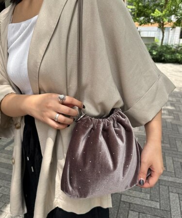 カラビナ付きベロアスタッズ巾着BAG