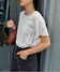 グレー