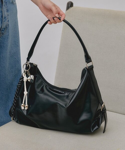 【yomo企画】チャーム付きワンハンドルベルトデザインバック 新色追加！【yomo企画】チャーム付きワンハンドルベルトデザインバック