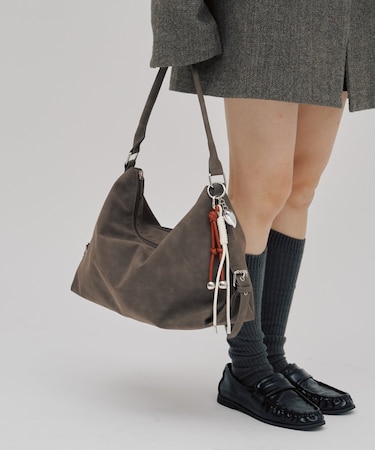 新色追加!【yomo企画】チャーム付きワンハンドルベルトデザインバック