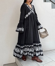 【aguni】刺繍Vネックフレアスリーブワンピ