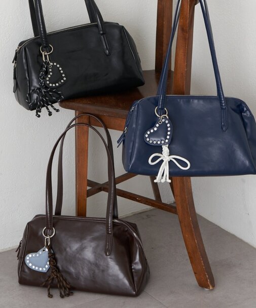 【ペットボトル収納可能】ハートスタッズチャーム付きボストンBAG