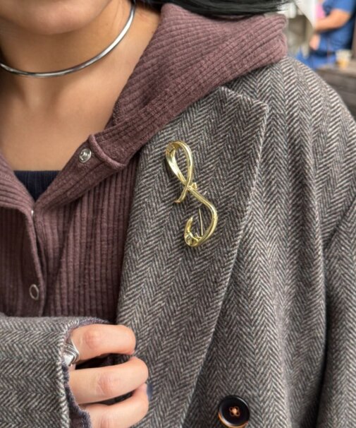 lilひねり変形ブローチ