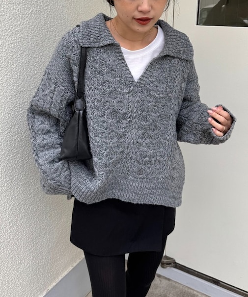 【チクチクしない！】スキッパー襟付きケーブルニット