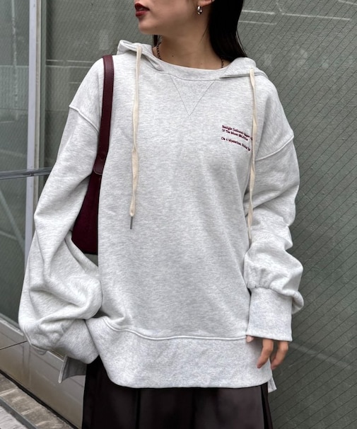 ワンポイントロゴ刺繍フーディー
