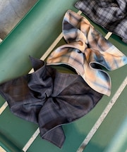 lilサテンチェック柄スクエアBIGシュシュ