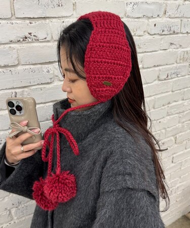 【GEVACO】ボンボン付きイヤーマフラー