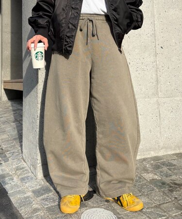 【UNISEX】ピグメント裏毛スウェットカーブパンツ