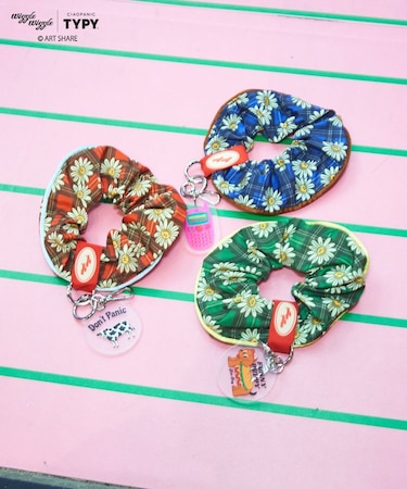 【wiggle wiggle】シュシュ付きチャーム