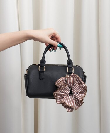 :lilチェーン付きストライプシュシュ