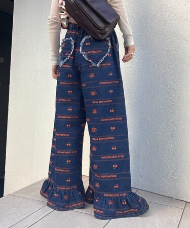 【HELLO.SANFRANCISCO】裾フリル総柄刺繍イージーワイドデニム