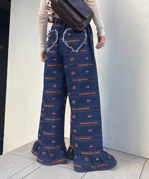 【HELLO.SANFRANCISCO】裾フリル総柄刺繍イージーワイドデニム