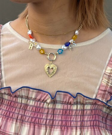 【HELLO.SANFRANCISC】イニシャルチャームフラワービーズネックレス
