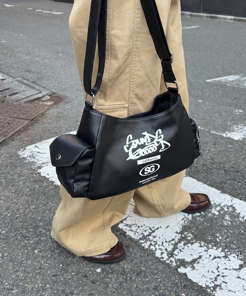 【SOUNDS GOOOOD】レザーハーフムーンバッグ