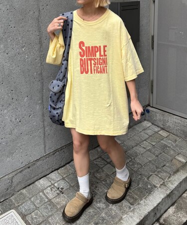 【UNISEX】【プラスサイズあり】スラブ天竺ピグメントロゴTEE