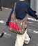 ベージュ
