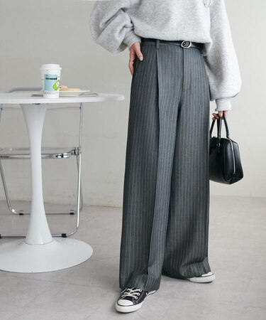 ピンストライプタックワイドパンツ