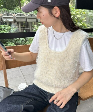 【冬までずっと使える!】シャギーUネックベスト