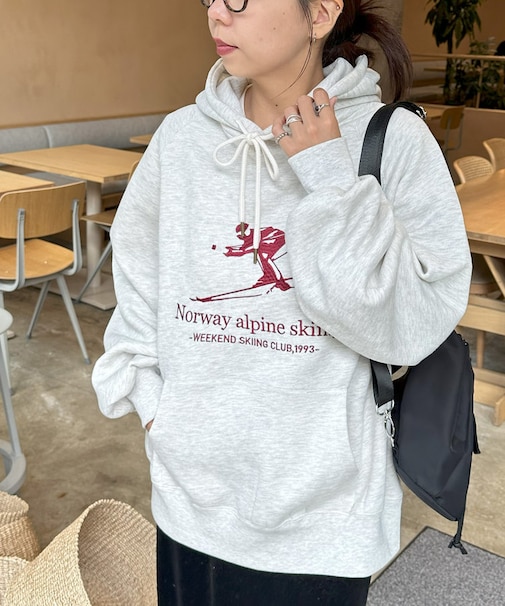 【ユニセックス】モチーフ刺繍ロゴフードプルオーバー