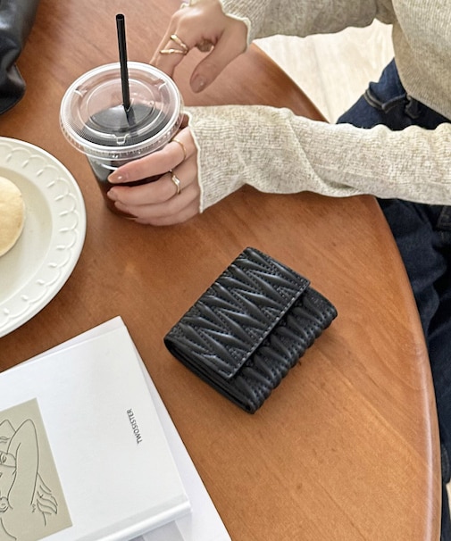 キルティング三つ折りウォレット