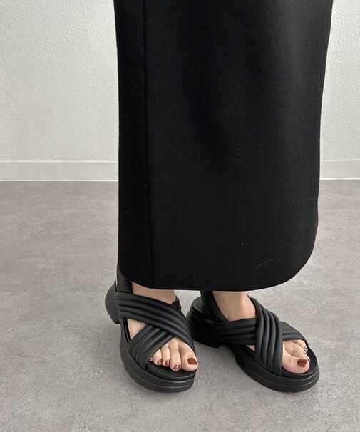 クロストラックサンダル