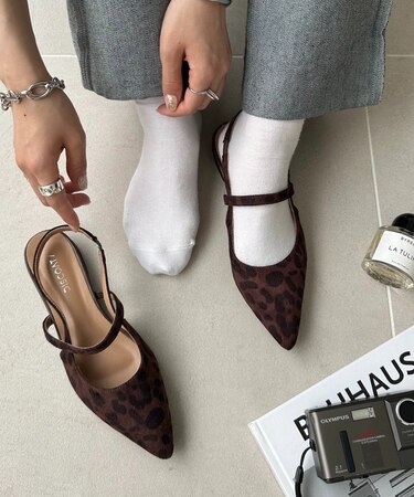 【S～Lサイズ展開】ポインテッドストラップシューズ