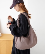 【A4サイズ収納可/ユニセックス】パデットナイロンショルダーバック