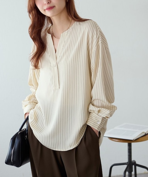 キレイメ釦使いスキッパーブラウス