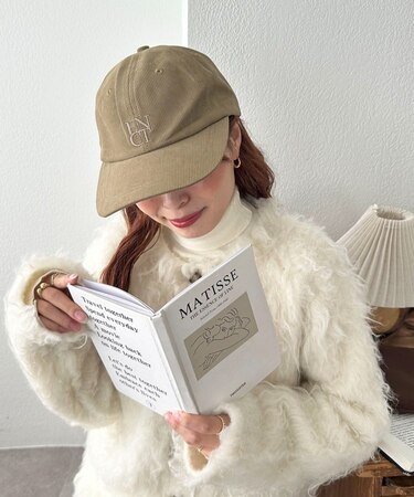 スクエアロゴ同色刺繍CAP