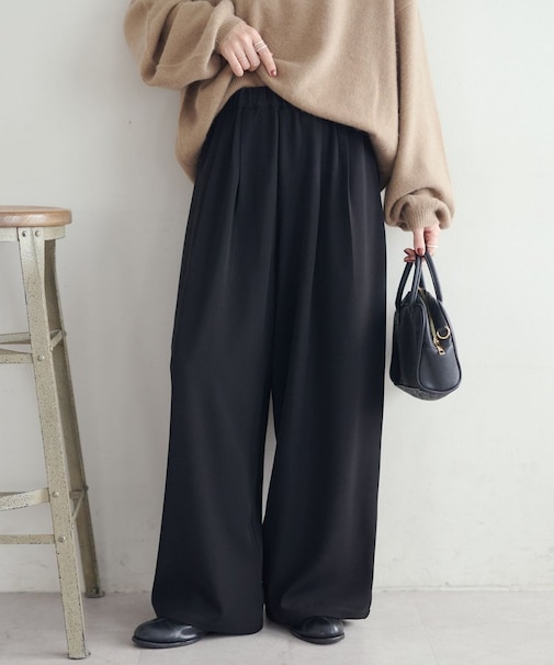 タック使いイージーパンツ