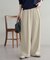 タック使いイージーパンツ