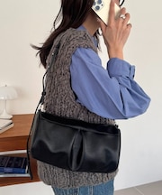 フロントタックスクエアショルダーバッグ