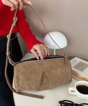 フロントタックスクエアショルダーバッグ