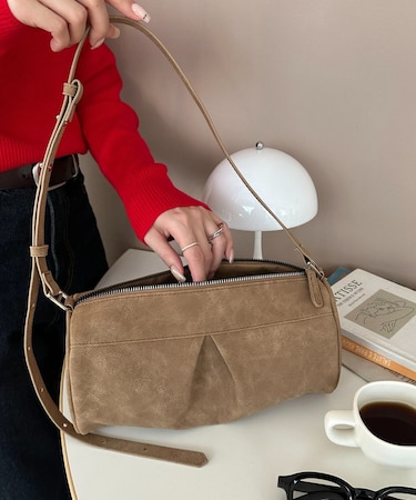 フロントタックスクエアショルダーバッグ