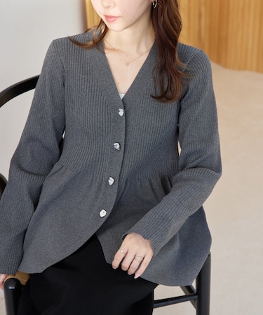 【SS先行予約】リブメタル釦ペプラムカーディガン