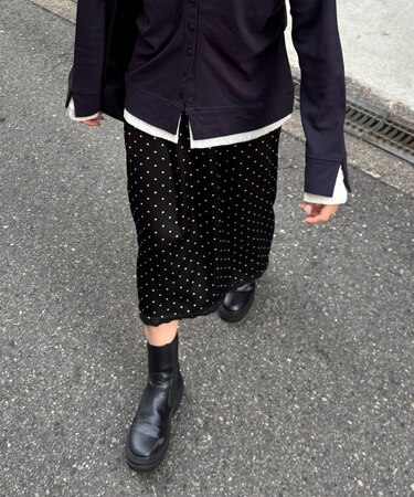 【umm.】ドット柄サテンナロースカート