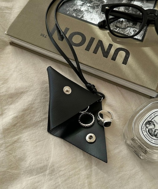 【Enlude】フェイクレザーネックポーチ