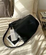 【Enlude】フェイクレザーダッフルショルダーバッグ