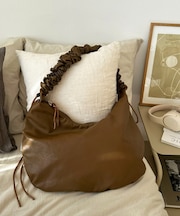 パデットシンセティックレザーショルダーバッグ