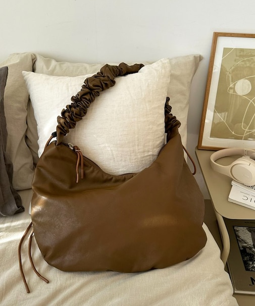 パデットシンセティックレザーショルダーバッグ