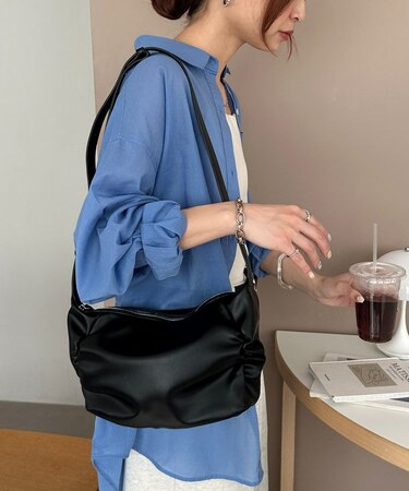 サイドギャザーワンハンドルショルダーバッグ