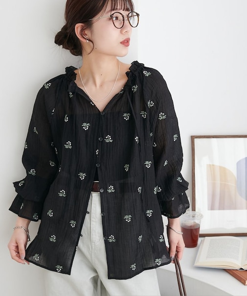 花柄刺繍衿フリルシャツ